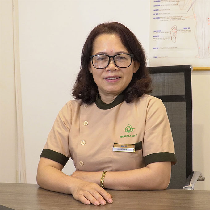 Bác sỹ Bùi Thu Hà, hơn 30 năm khám và chữa bệnh, tại trung tâm chăm sóc sức khỏe